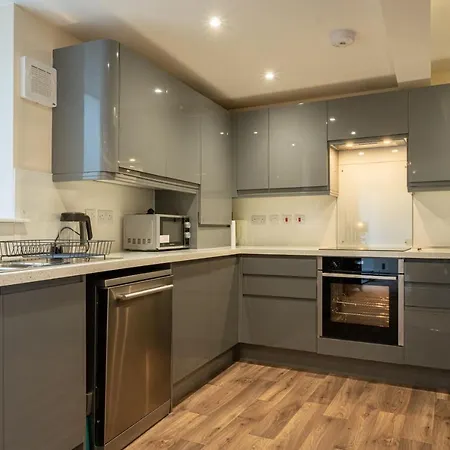 The Warren - Town Centre, With Parking Ferienhaus