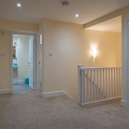 The Warren - Town Centre, With Parking Tatil Evi